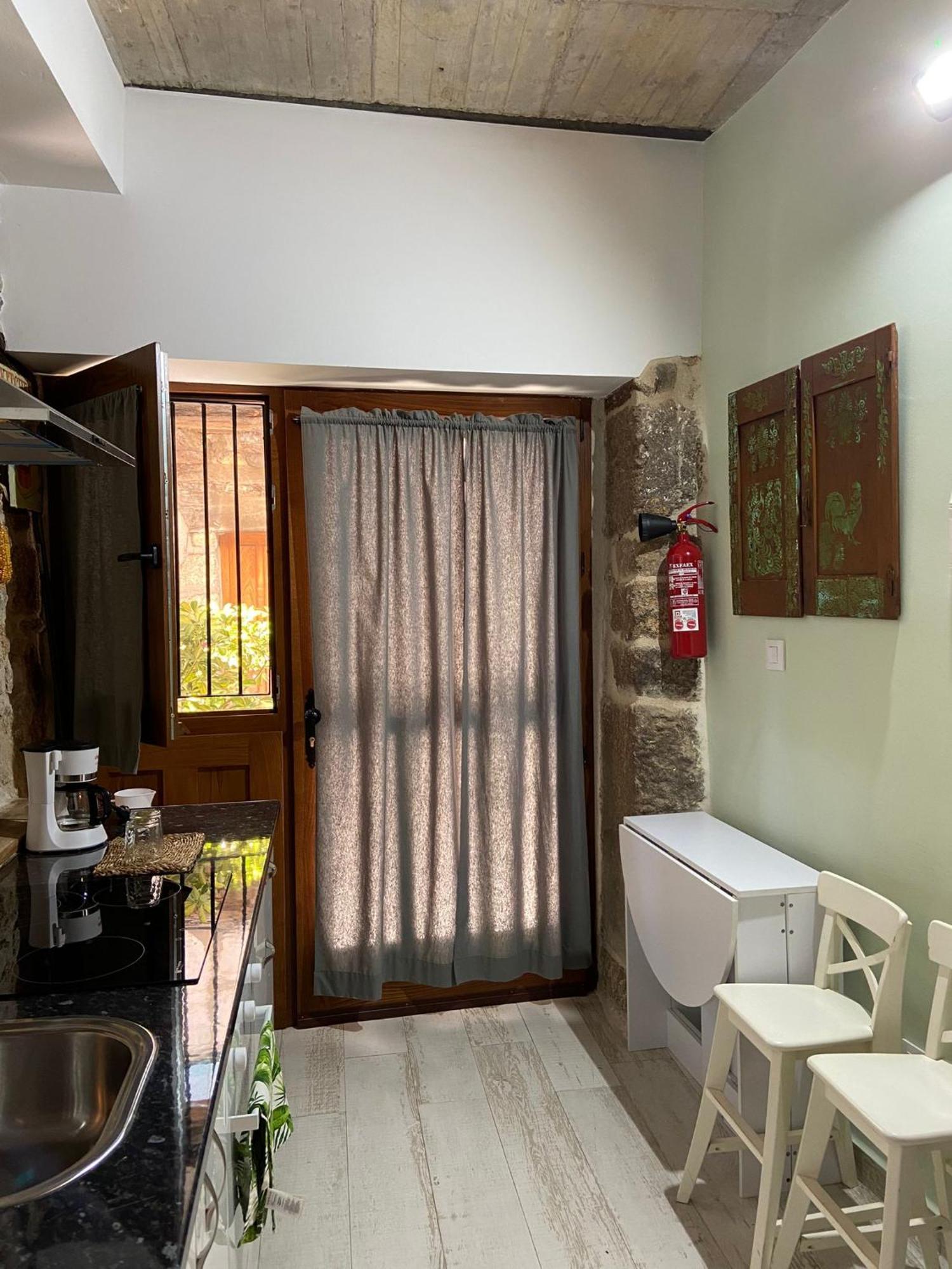 Estudio As Andurinas Apartment *